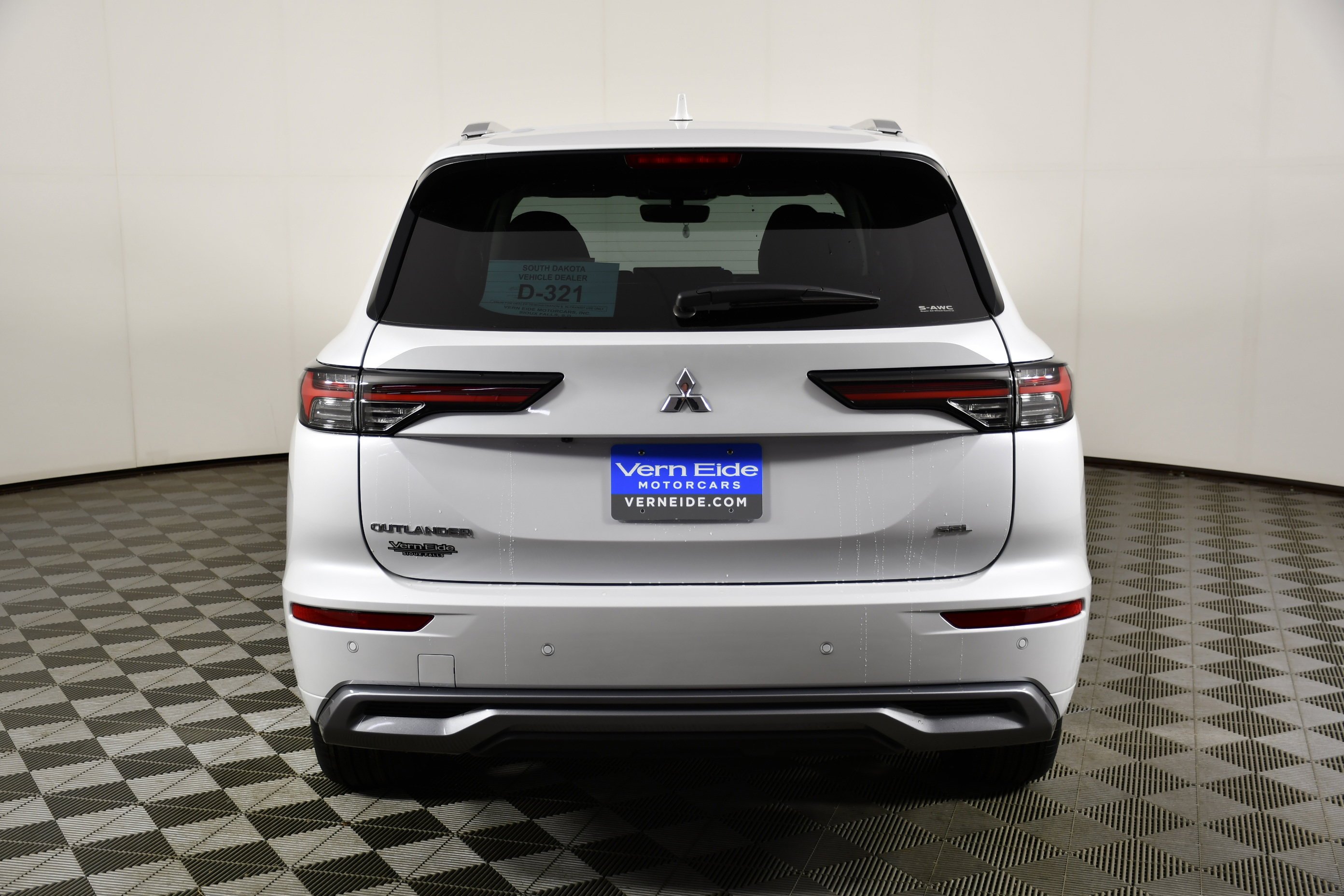 New 2026 White Diamond Mitsubishi SEL image 5