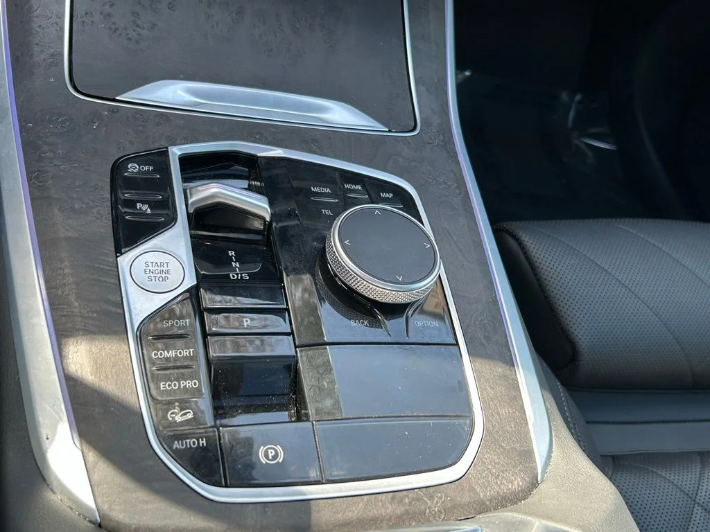 Used 2025 White BMW xDrive40i image 22