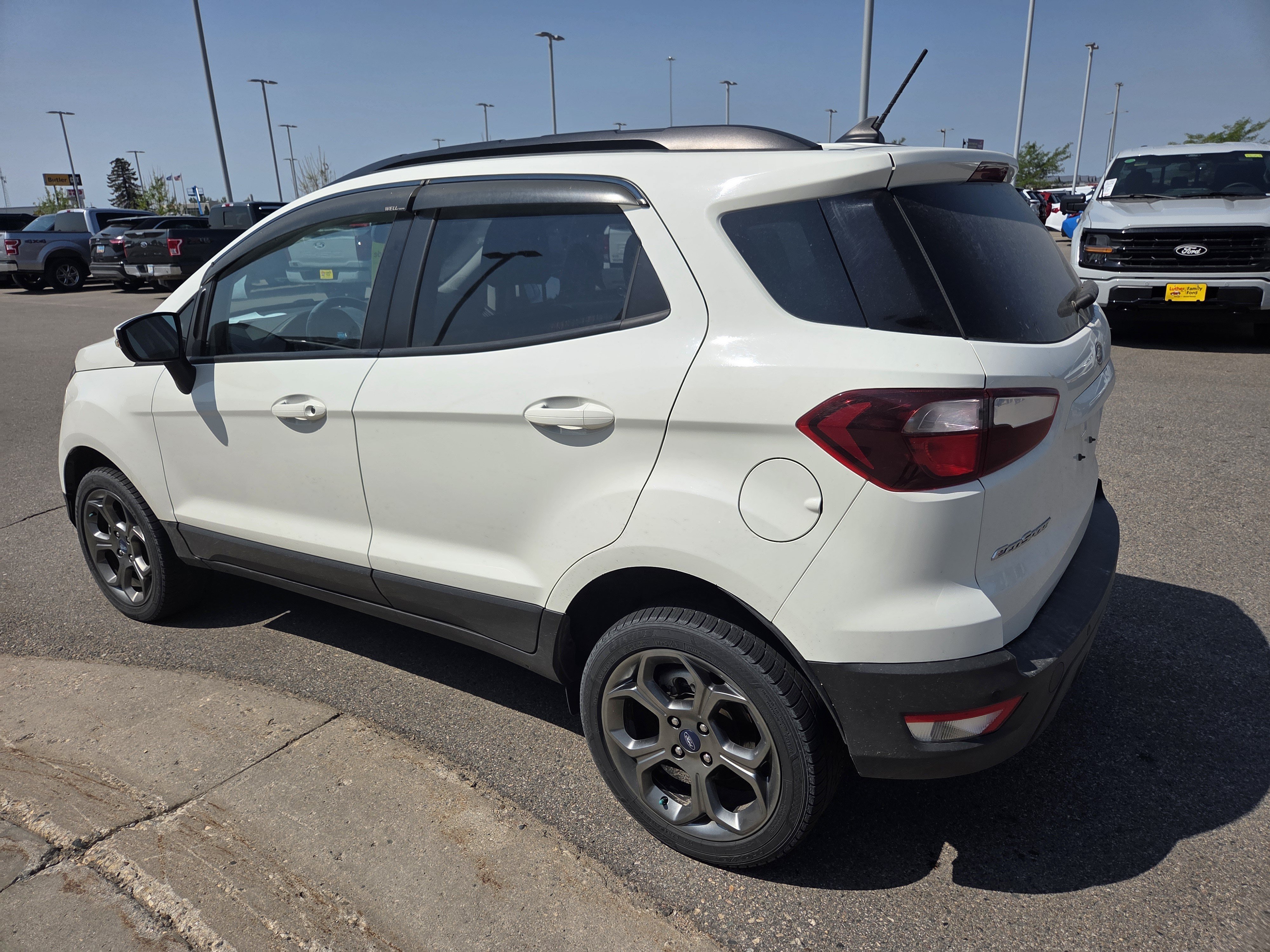 Used 2018 Diamond White Ford SES image 4