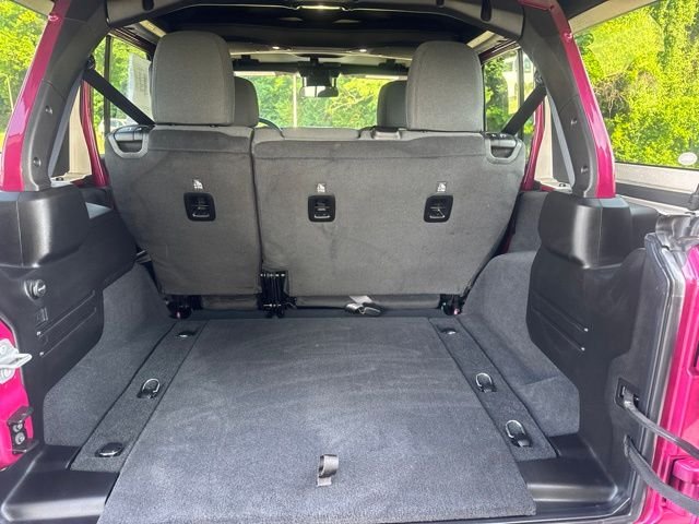 Used 2024  Jeep Sahara image 7