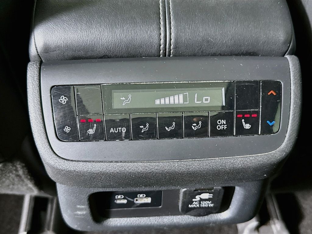 Used 2022 White Nissan Platinum image 25