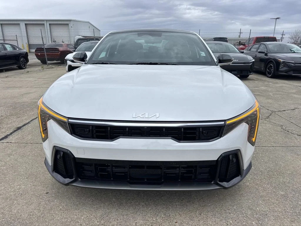 New 2025 Snow White Pearl Kia GT-Line Turbo image 2