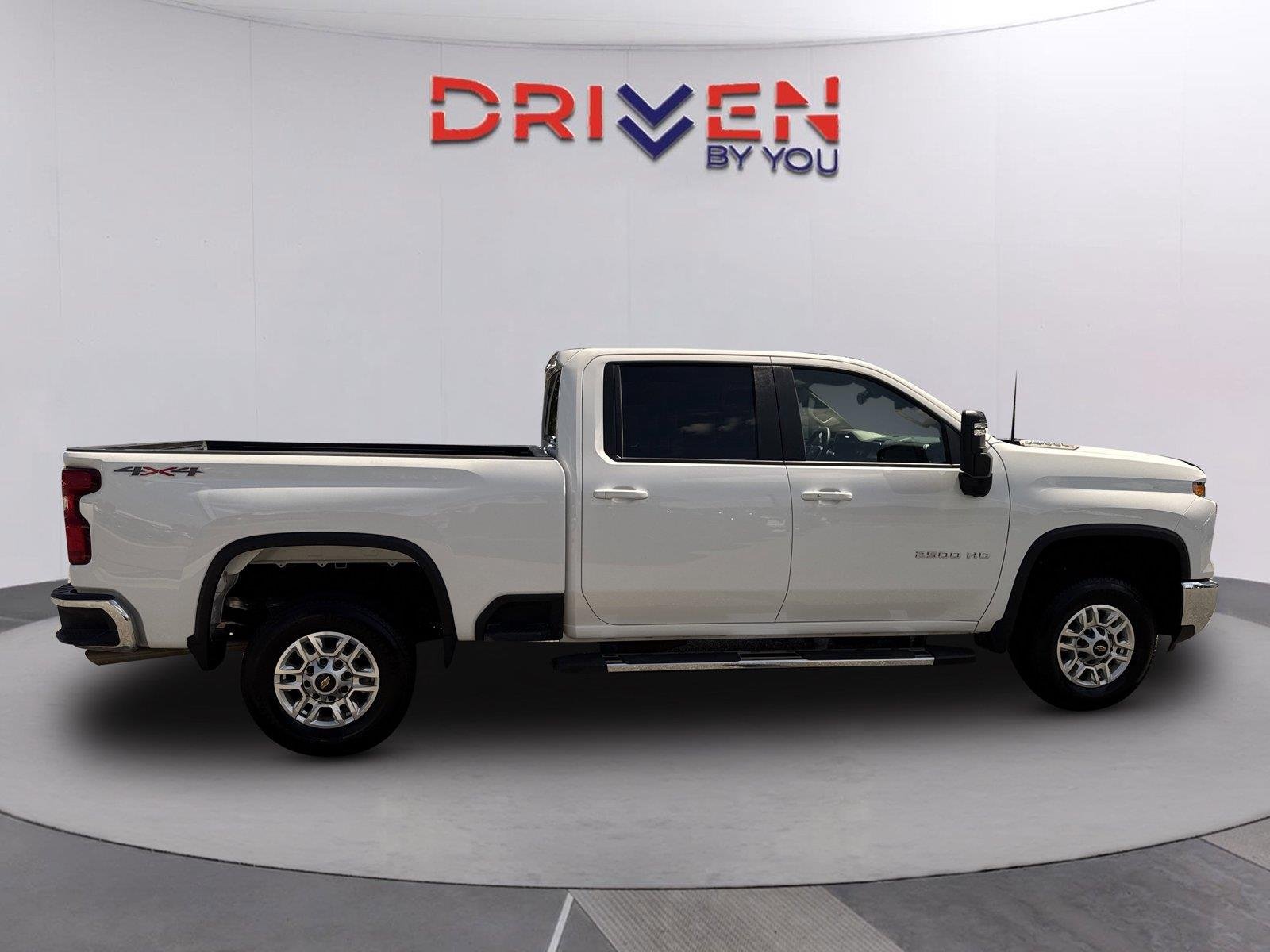 Used 2026 Summit White Chevrolet LT image 2