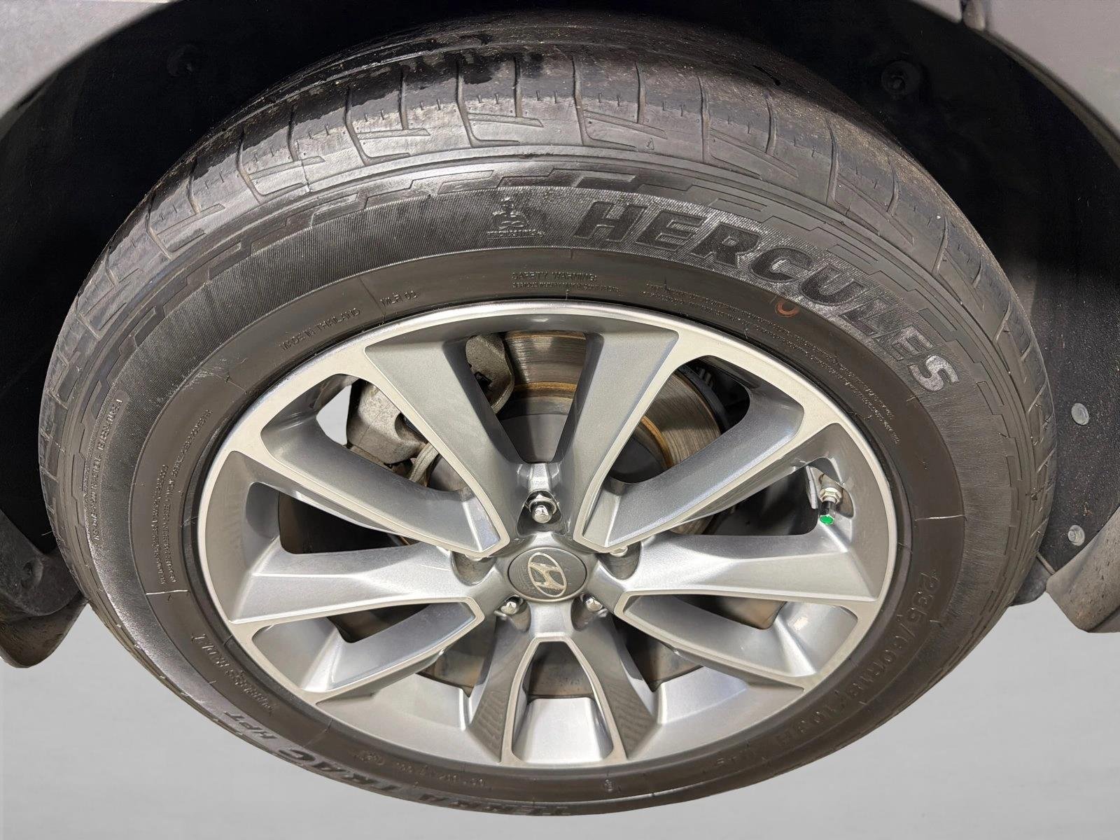 Used 2017 Storm Blue Hyundai SE image 17