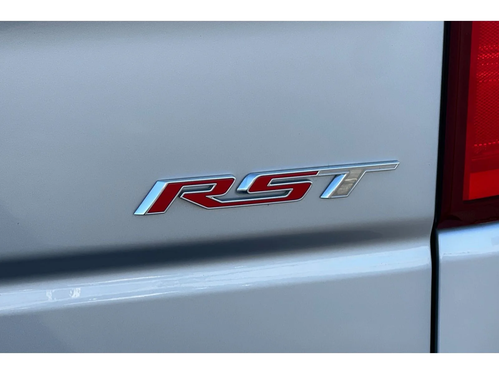 Used 2022 Silver Ice Metallic Chevrolet RST image 17