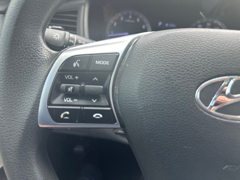 Used 2019 Red Hyundai SE image 10