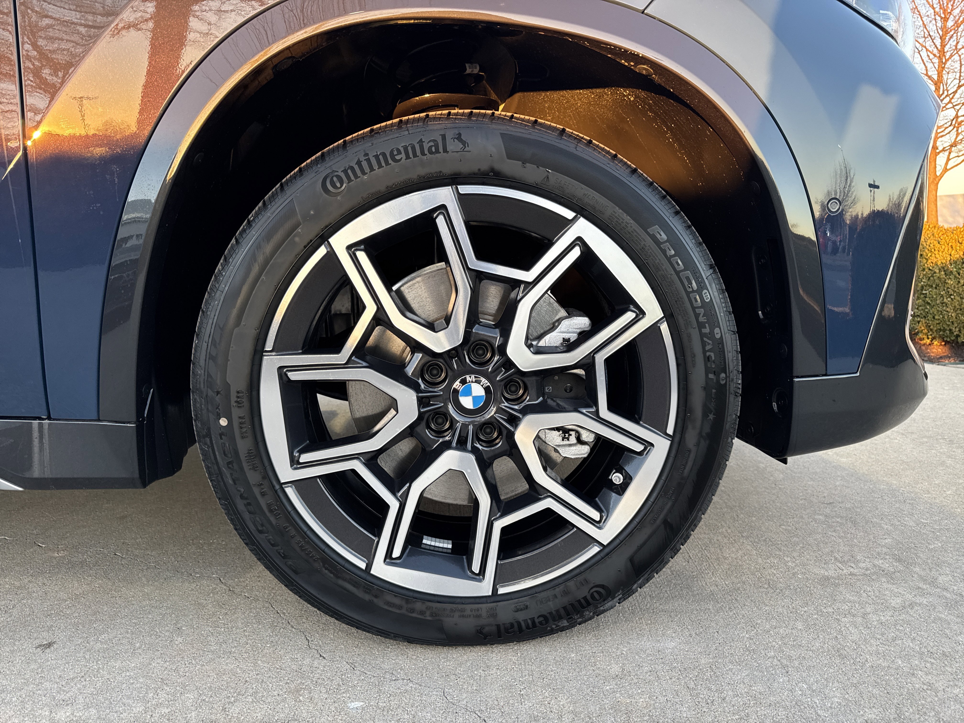 New 2026 0C7R Night Dusk Blue Metallic BMW xDrive28i image 29