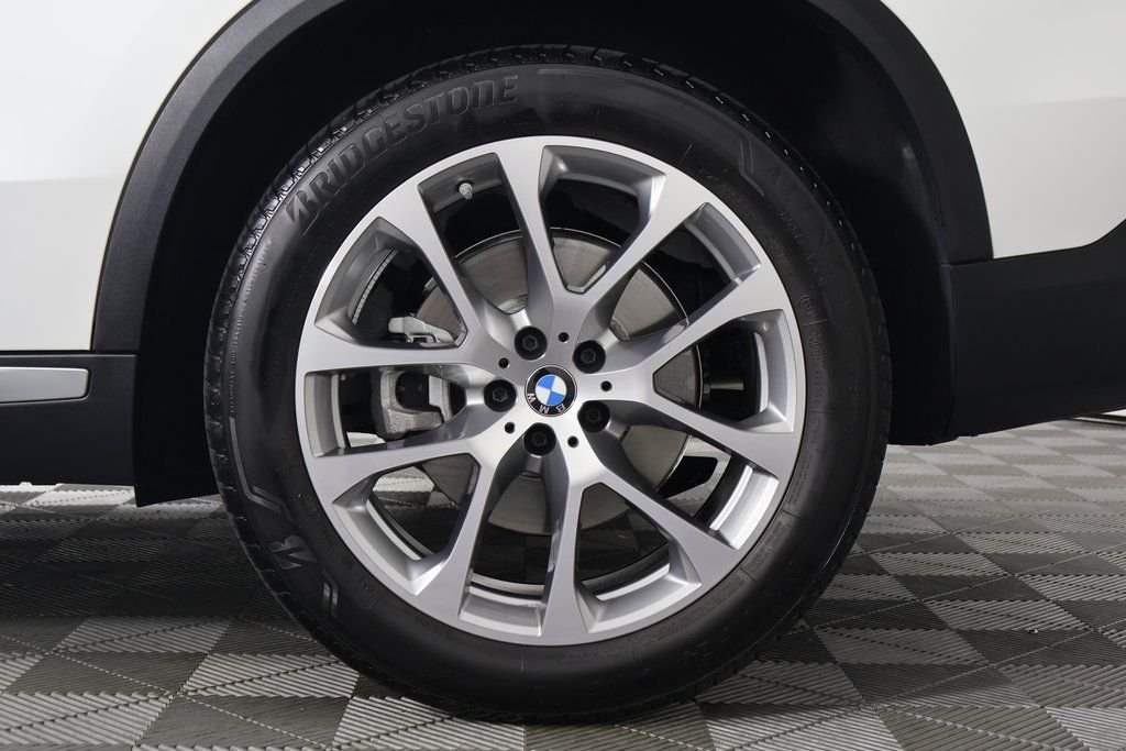 Certified Used 2026 Mineral White Metallic BMW sDrive40i image 16