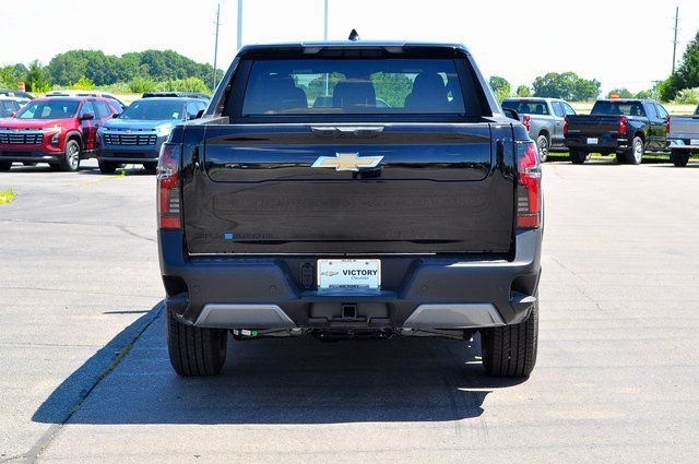 New 2025 Black Chevrolet LT - Extended Range image 4