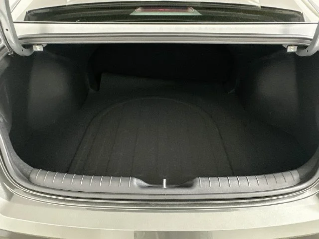 New 2026 Hyundai ELANTRA SE