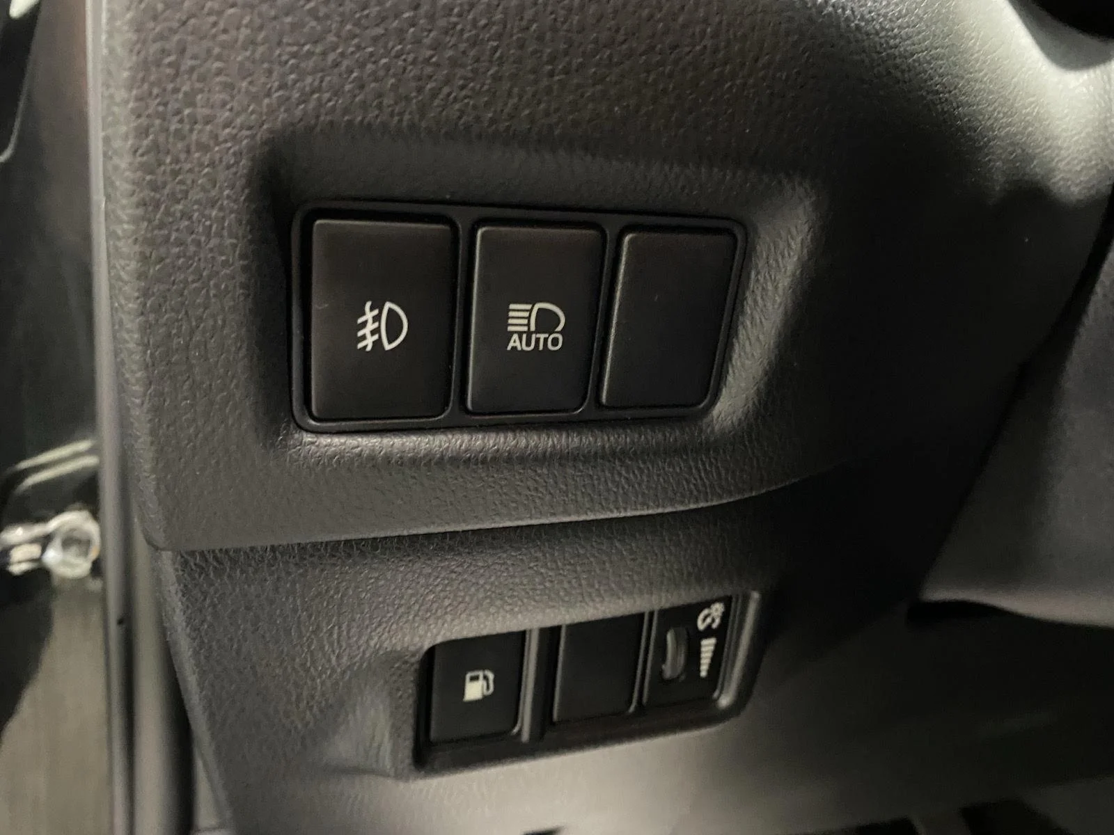 Used 2018 Black Sand Pearl Toyota XLE Premium image 21