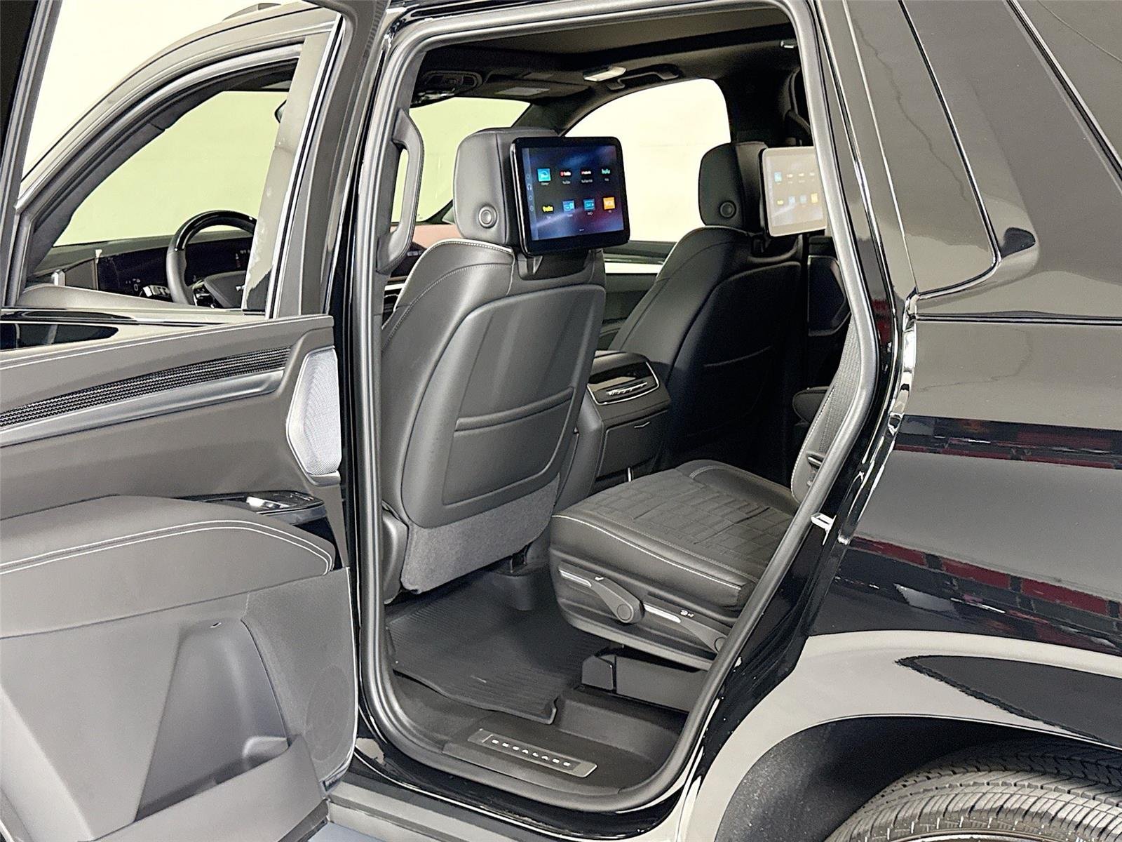 Used 2026 Black Raven Cadillac AWD V-Series | ONYX Pkg | Heated/Vented Seats image 27