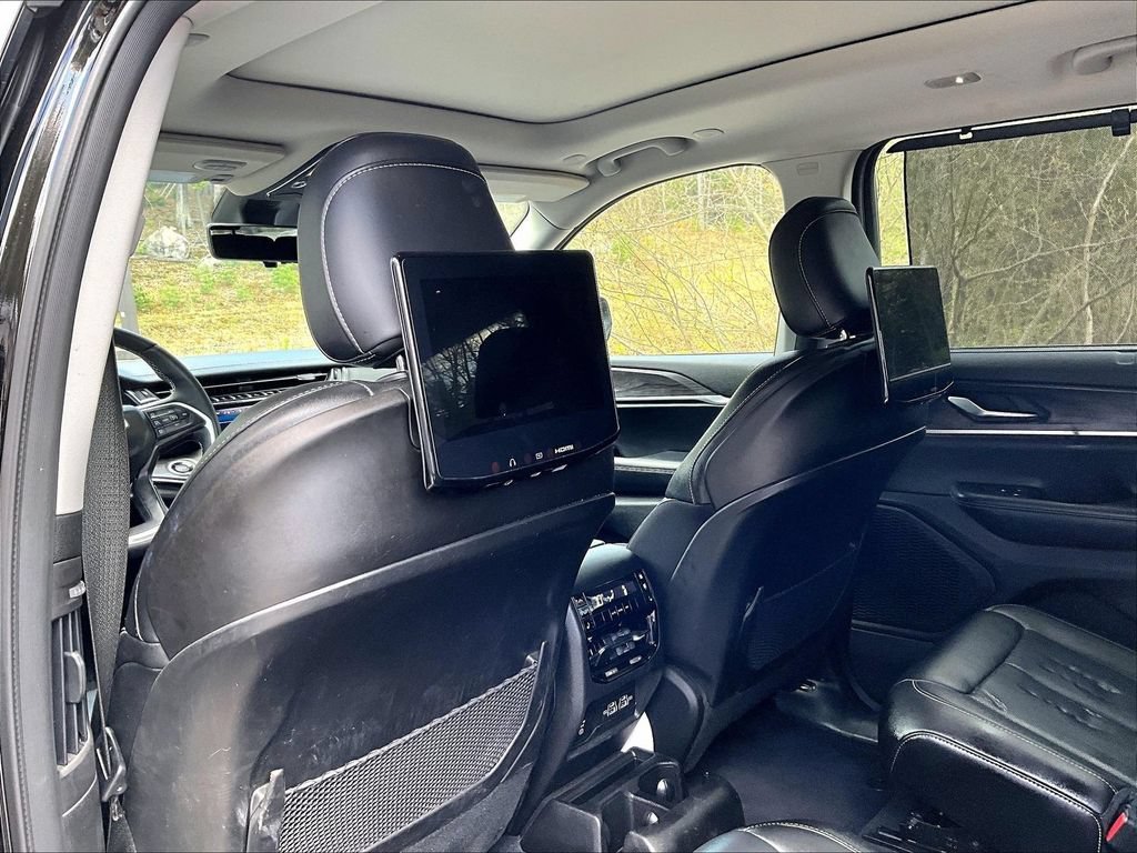 Used 2023 Black Jeep Limited image 23