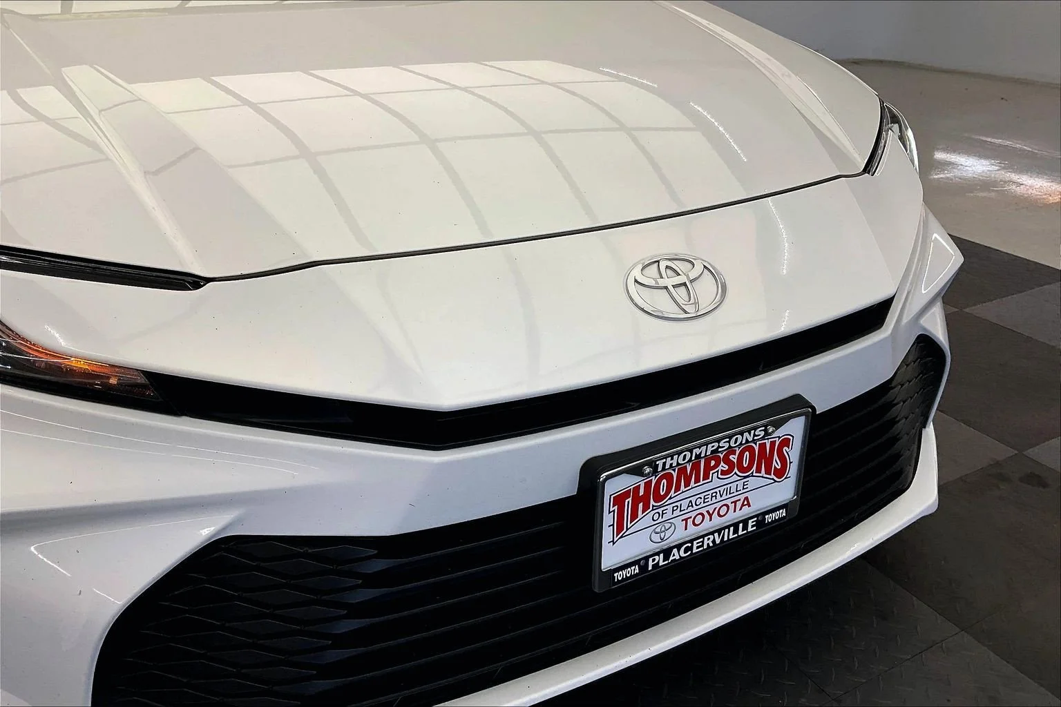 Used 2025 Ice Cap Toyota LE image 31