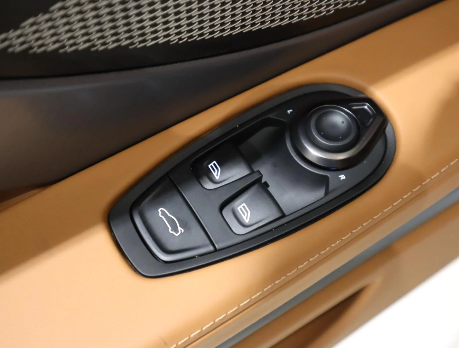 Used 2024 Zenith White Aston Martin Coupe image 20