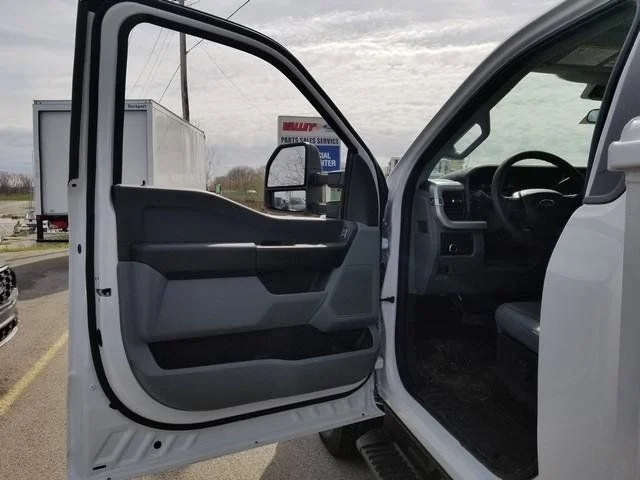 2025 Ford F-550 Super Duty Chassis Cab XL - Photo 18
