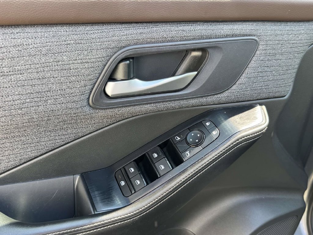 Used 2023 Gray Nissan SV image 18
