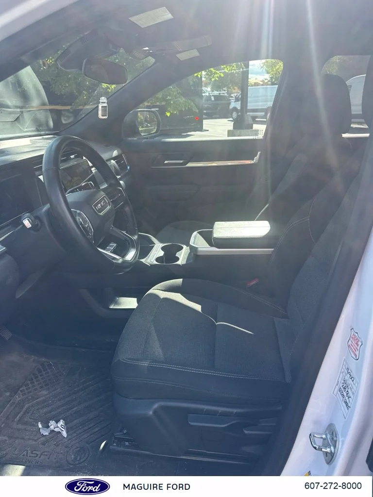 Used 2025 White GMC Elevation image 14
