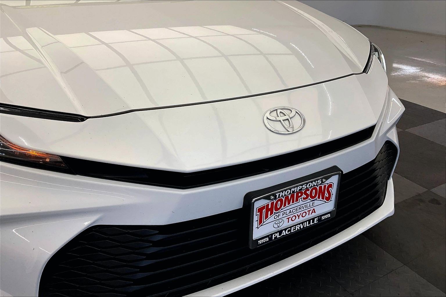 Used 2025 Ice Cap Toyota LE image 31