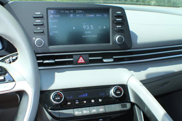 Used 2026 White Hyundai SEL Sport image 9