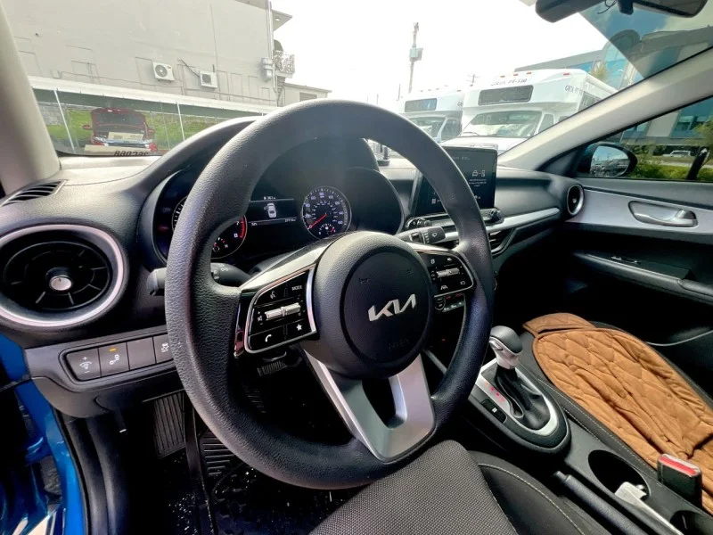 Used 2022 BLUE Kia FE image 17