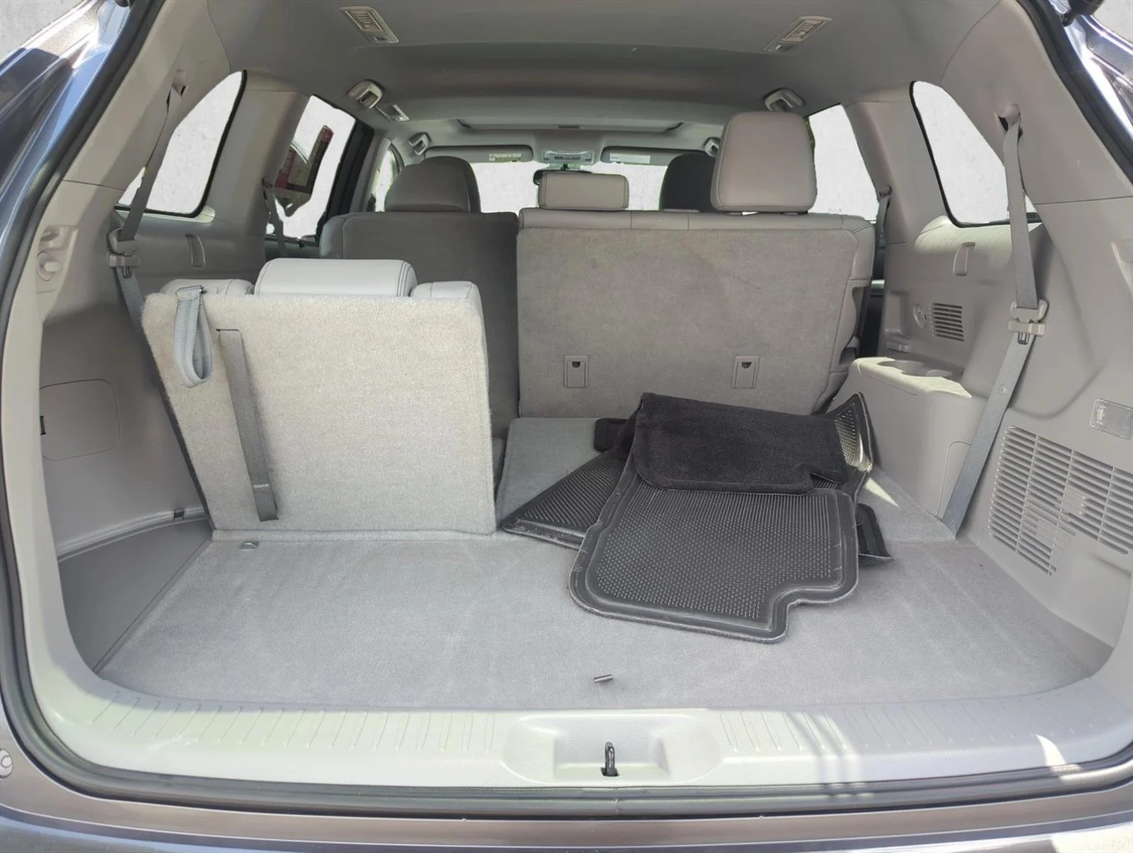 Used 2015 Predawn Gray Mica Toyota XLE image 10