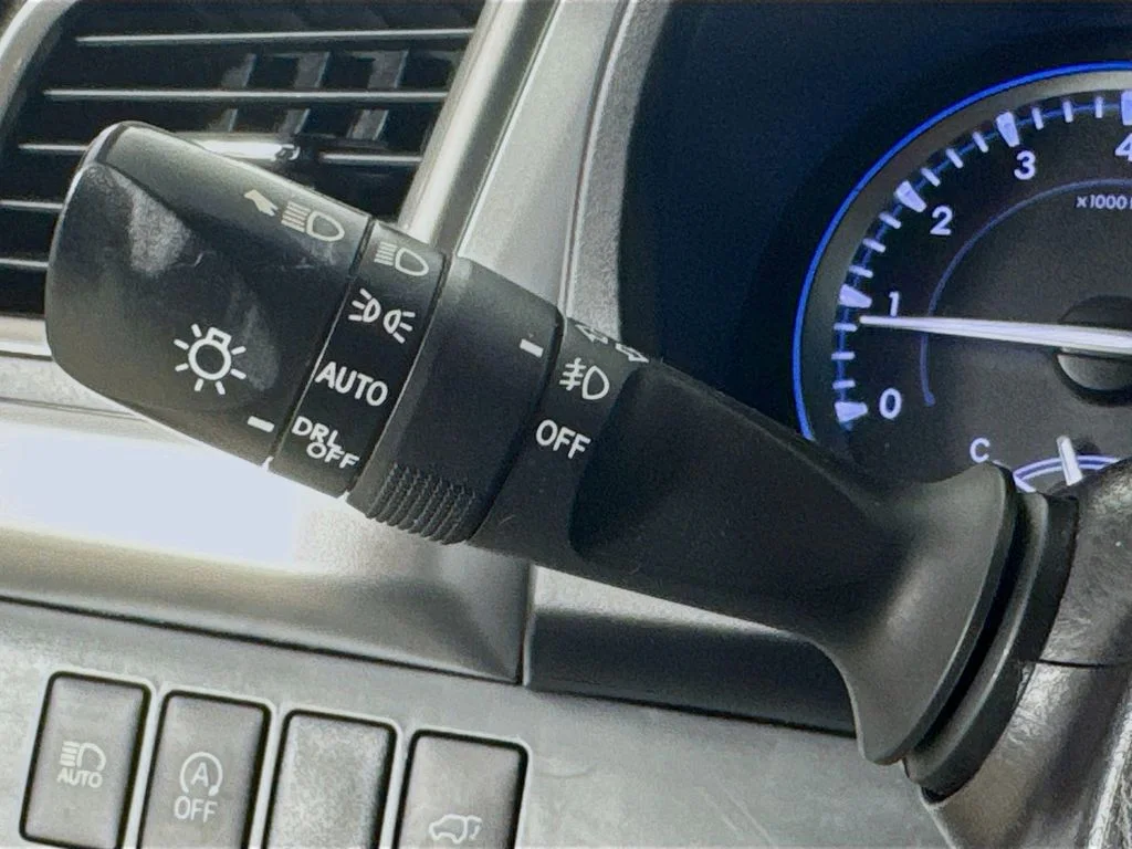 Used 2018 Gray Toyota XLE image 12