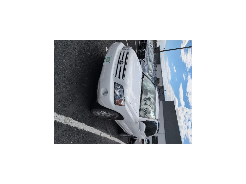 Used 2005  Toyota  image 1
