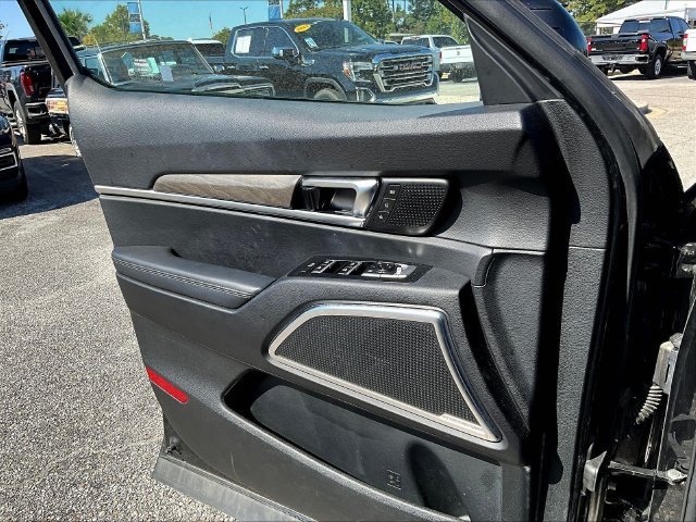 Used 2022 Black Kia SX image 9