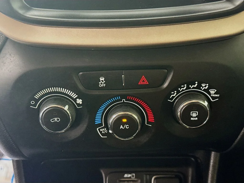 Used 2016 Brilliant Black Crystal Pearlcoat Jeep Sport image 19