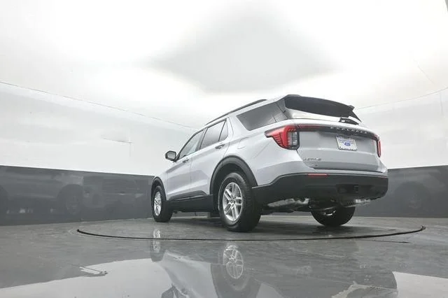 New 2026 Space White Metallic Ford Active image 35