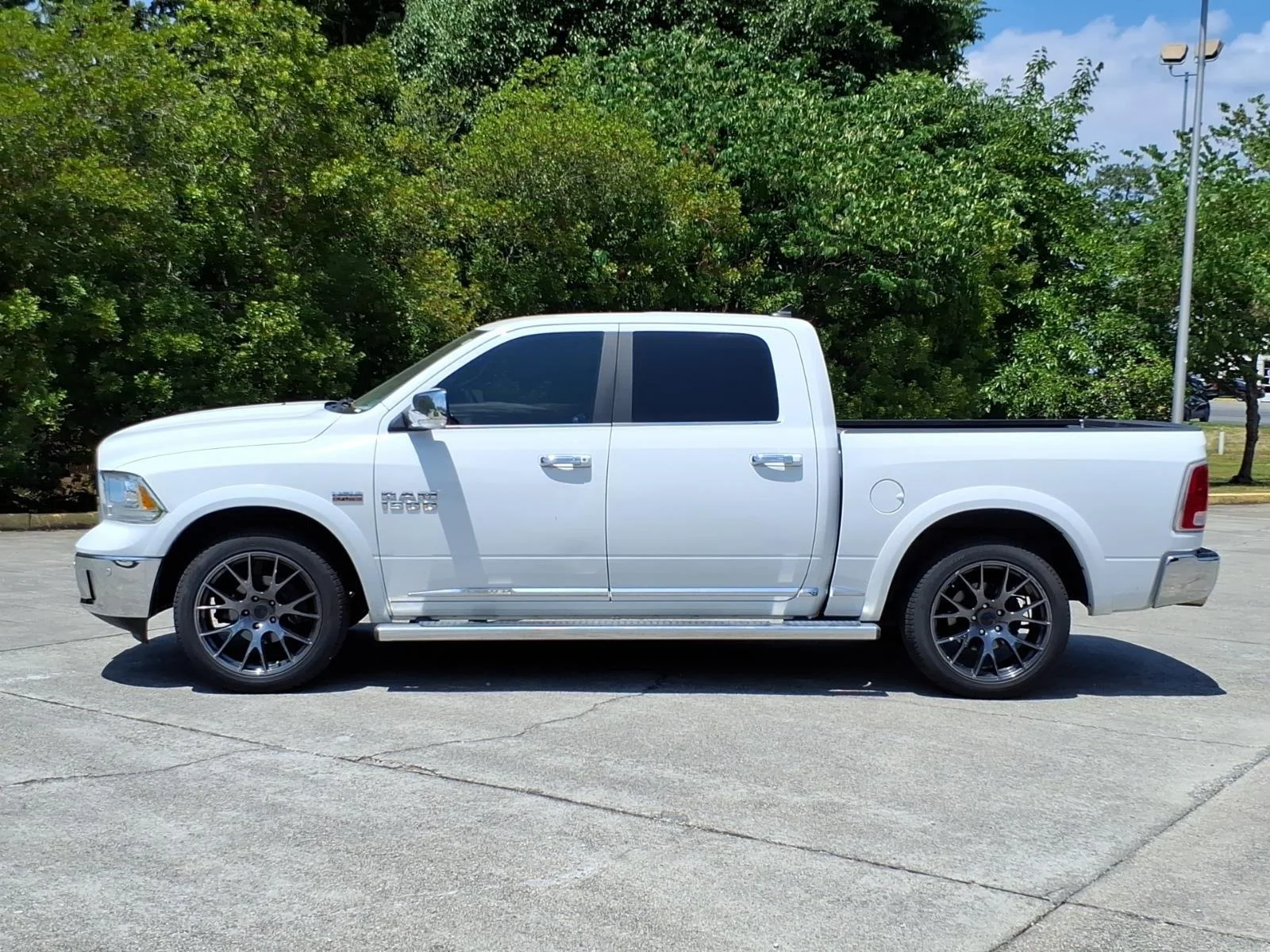 Used 2017 Bright White Clearcoat Ram Limited image 3