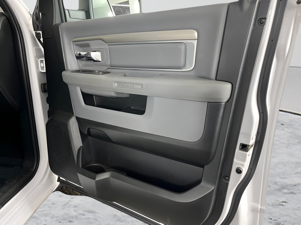 Used 2019 Bright White Clearcoat Ram SLT image 15