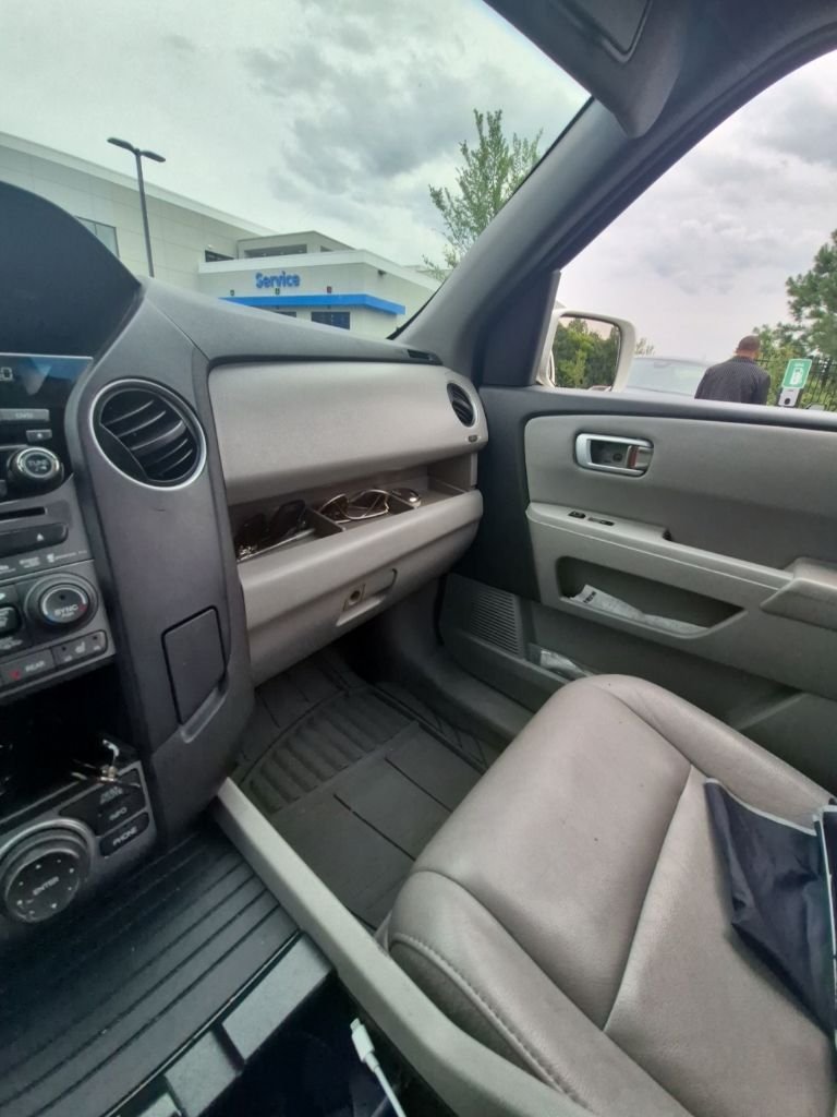 Used 2014 Taffeta White Honda Touring image 11