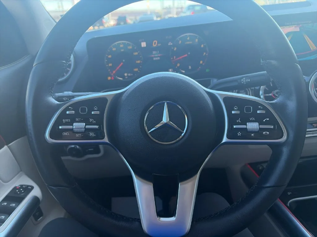 Used 2023  Mercedes-Benz GLA 250 image 27