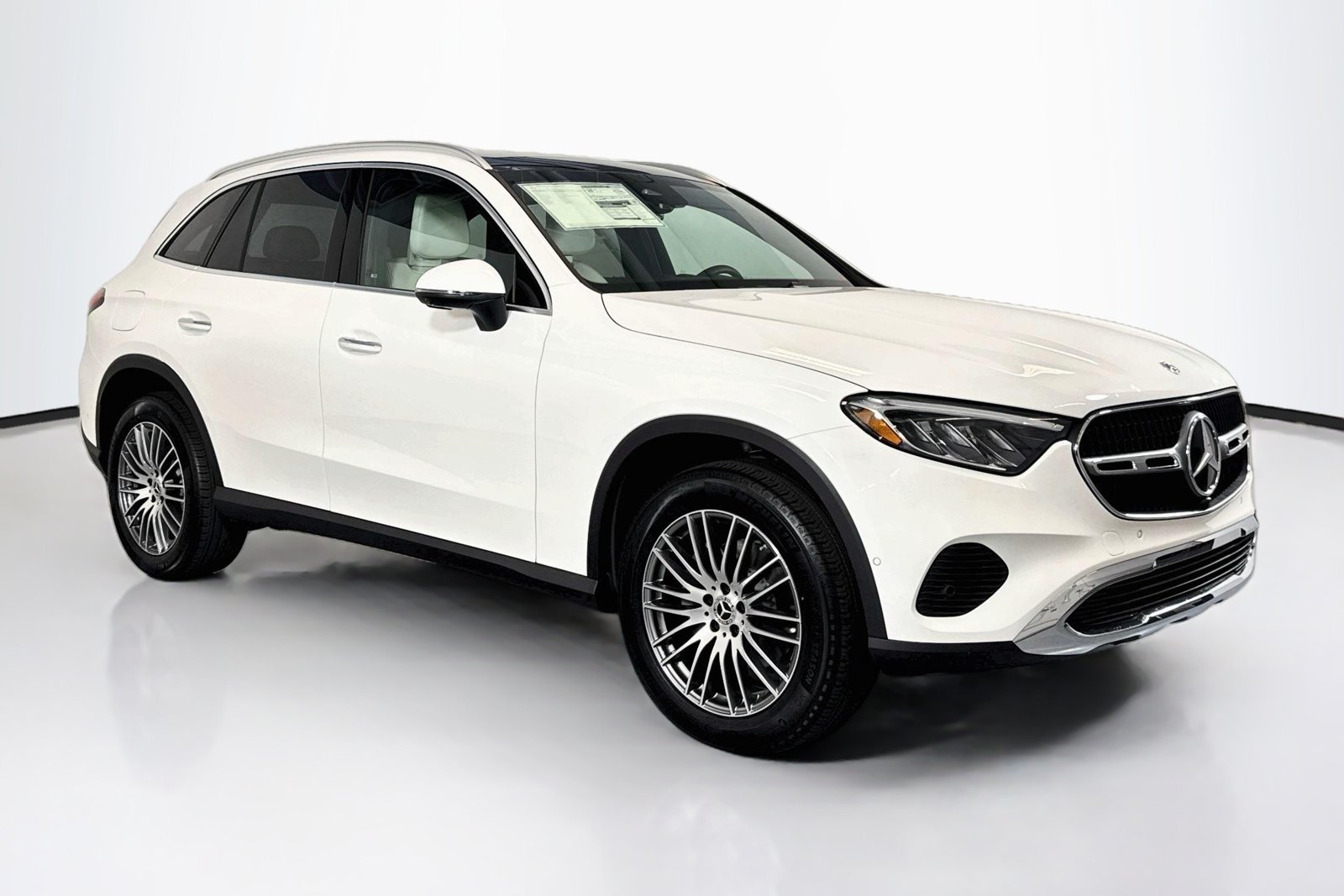 New 2026 Polar White Mercedes-Benz GLC 300 image 3