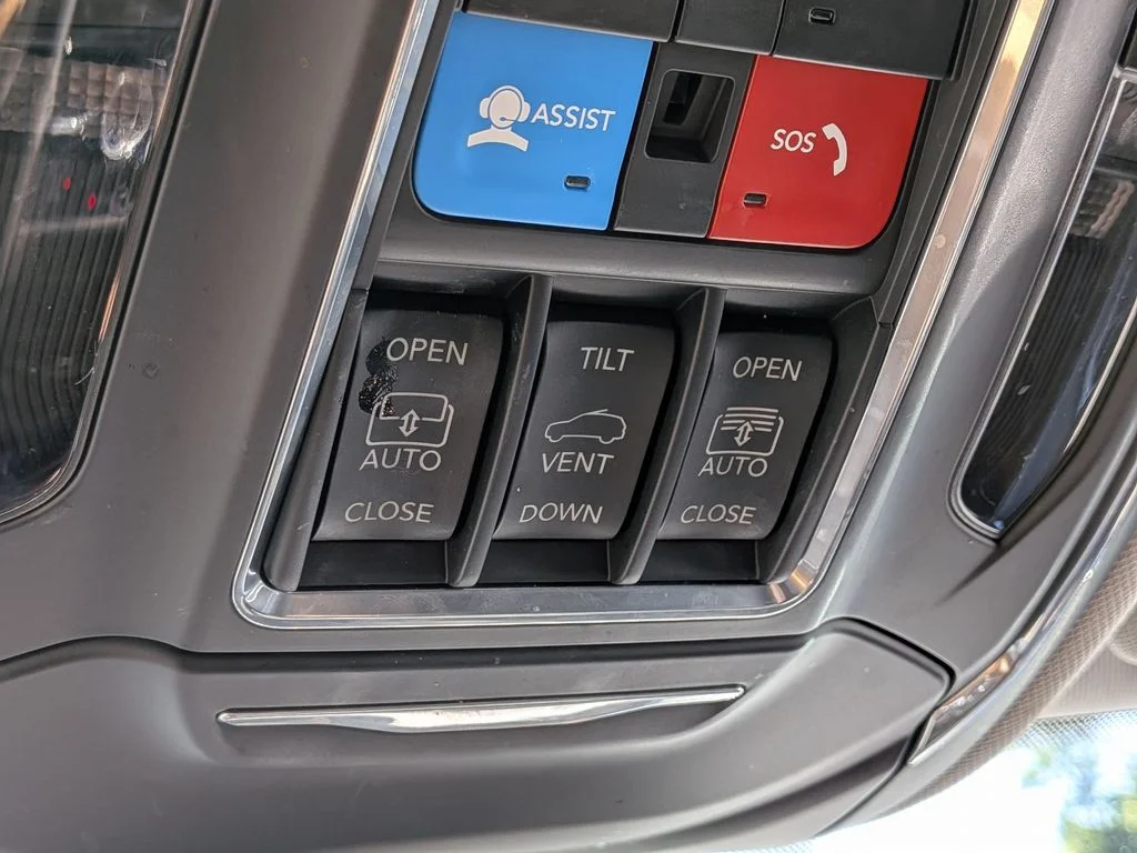 Used 2023 White Jeep Limited image 21