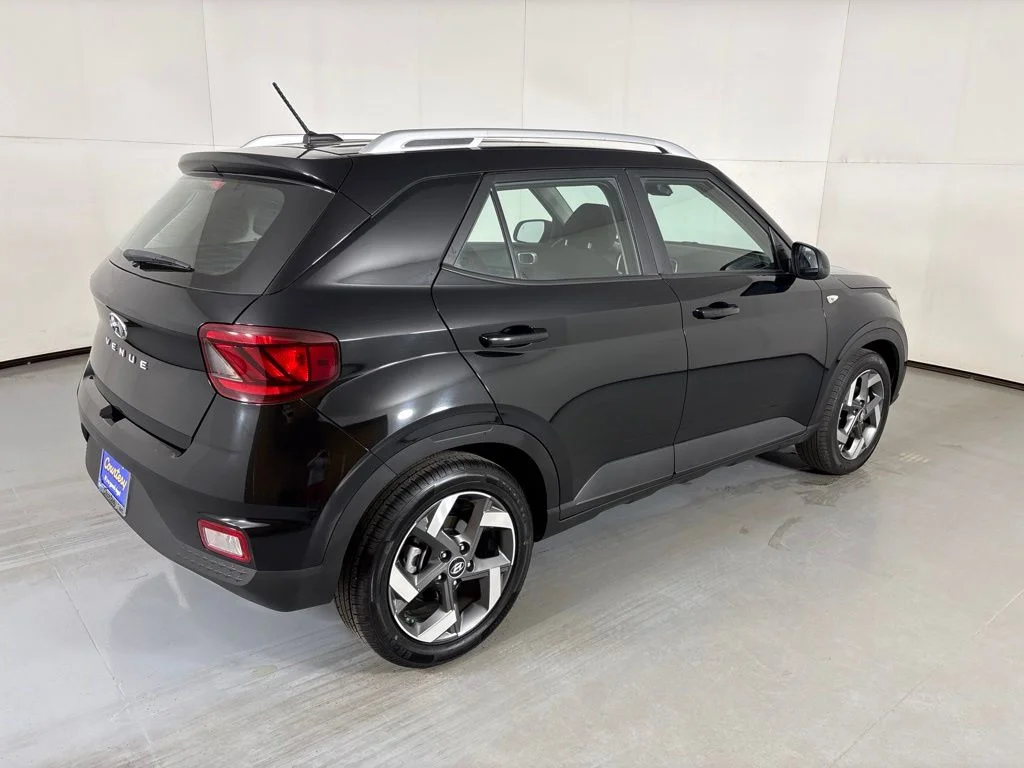 Used 2025 Black Hyundai SEL image 8