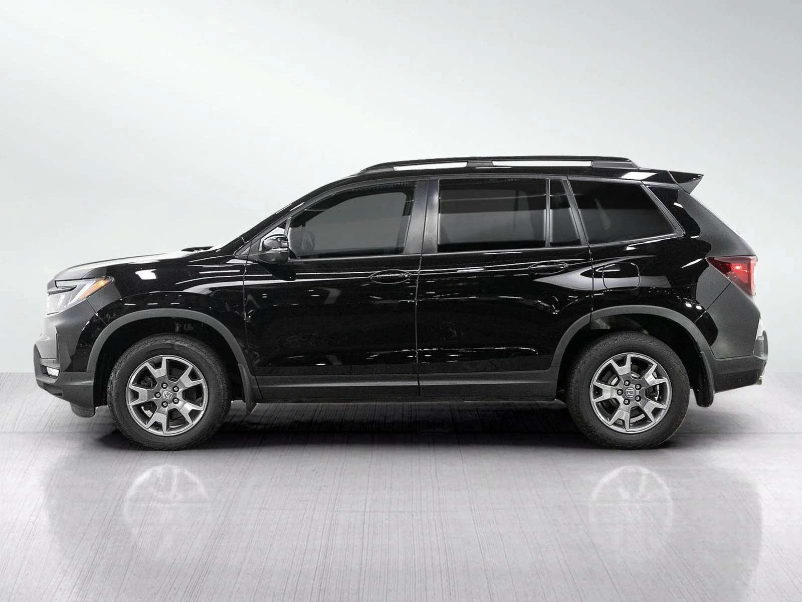 Used 2023  Honda TrailSport AWD image 2