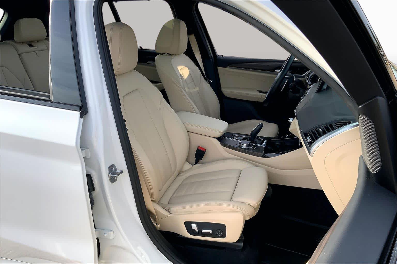 Used 2019 Alpine White BMW sDrive30i image 9