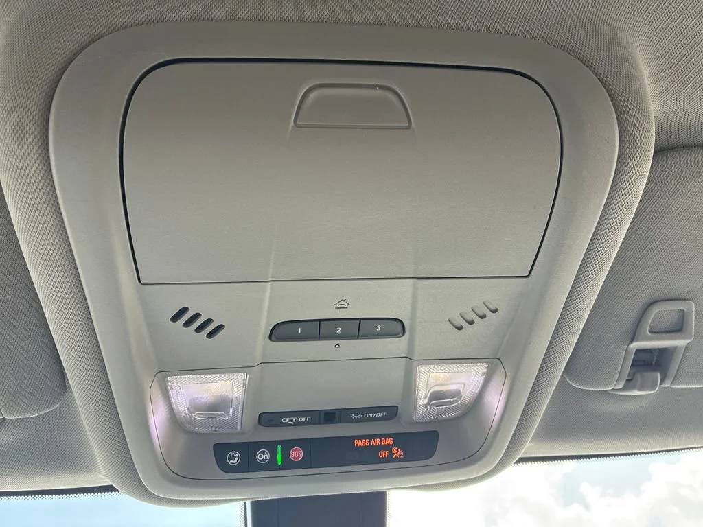 Used 2021 SILVER ICE METALLIC Chevrolet LT image 27