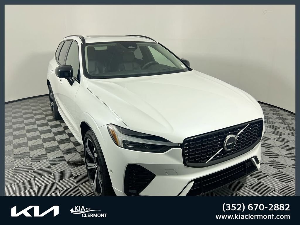 2023 Volvo XC60 B5 Ultimate Dark Theme FWD's photo