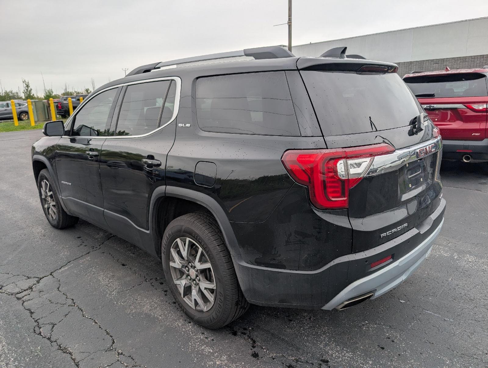 Used 2020 Ebony Twilight Metallic GMC SLE image 5