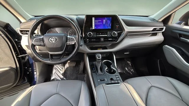 Used 2023  Toyota XLE image 16
