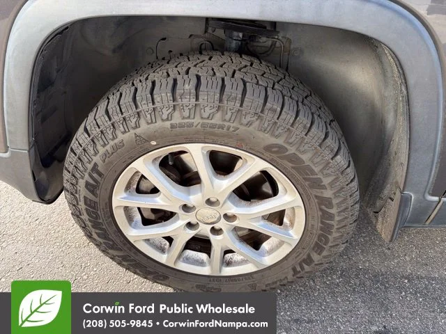 Used 2015 Gray Jeep Latitude image 4