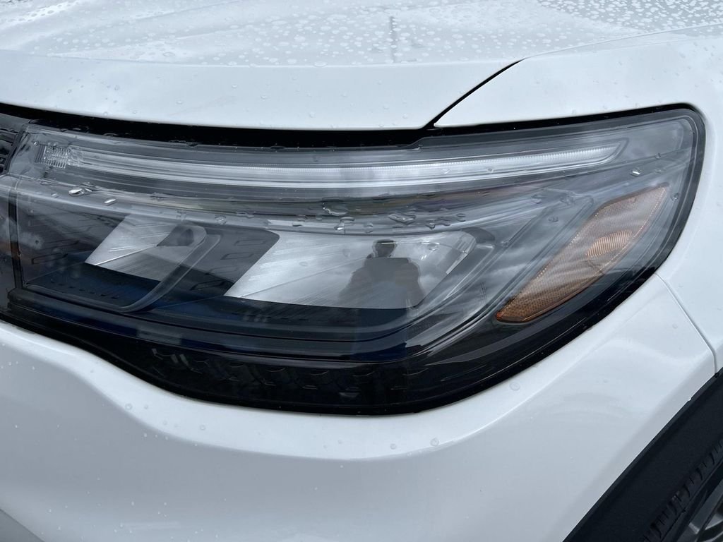 New 2026 Star White Metallic Tri-Coat Ford ST-Line image 8
