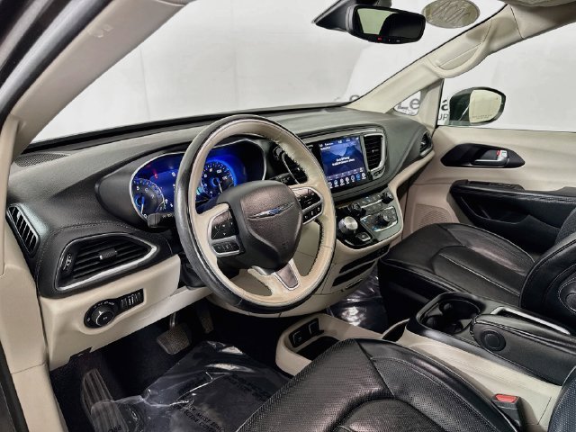 Used 2020 Gray Chrysler Limited image 9