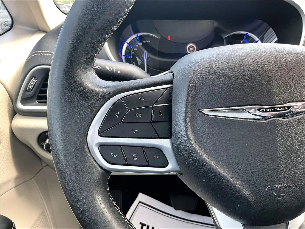 Used 2022 White Chrysler Touring L image 17