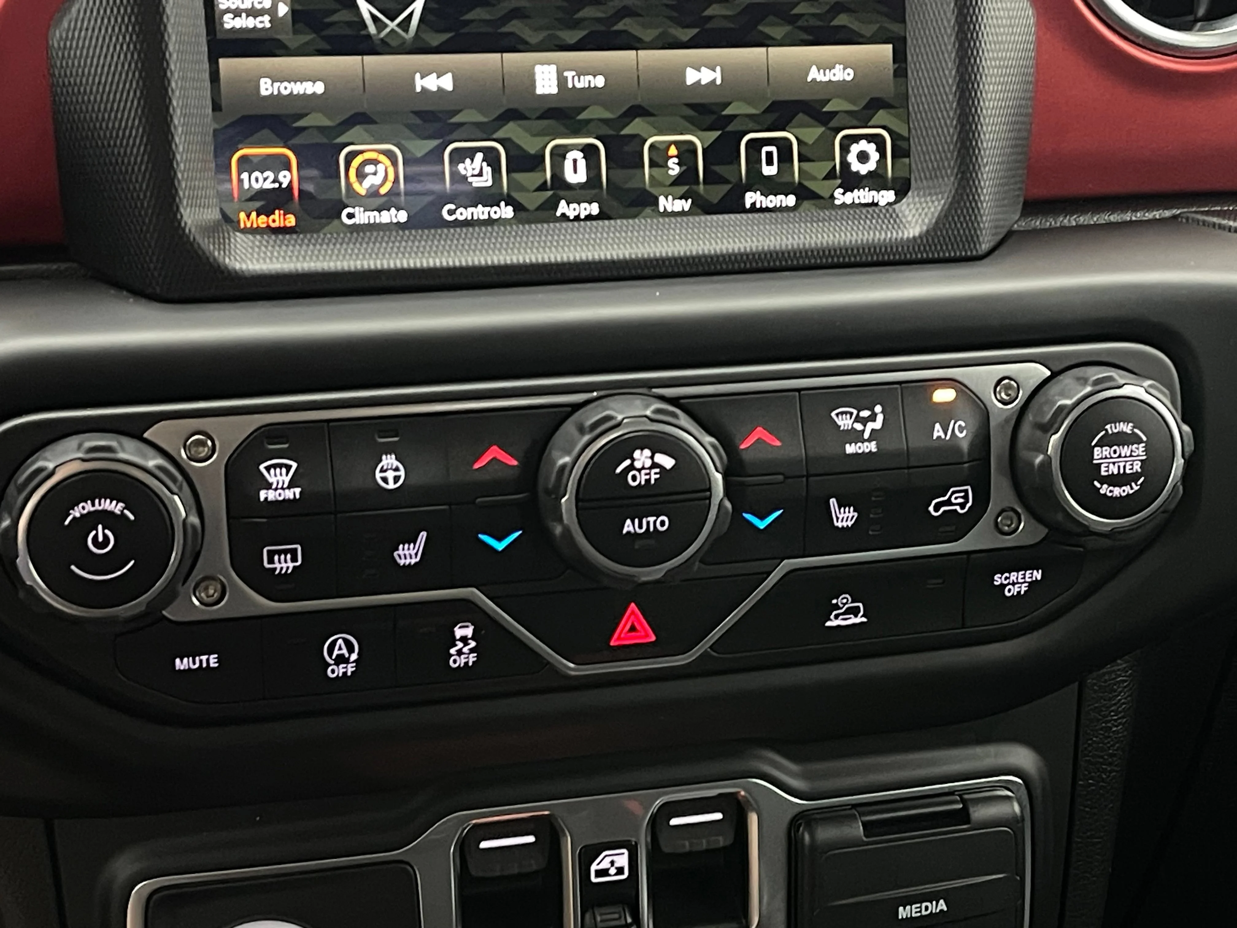 Used 2021  Jeep Rubicon image 26