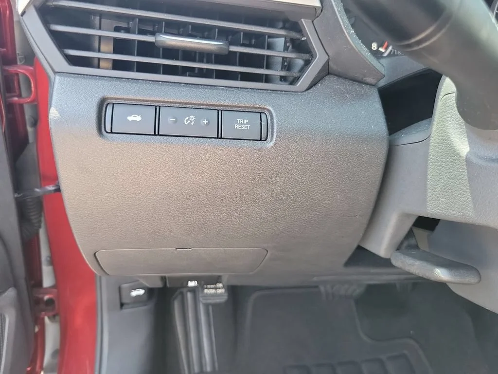Used 2023 Red Nissan SR FWD image 17
